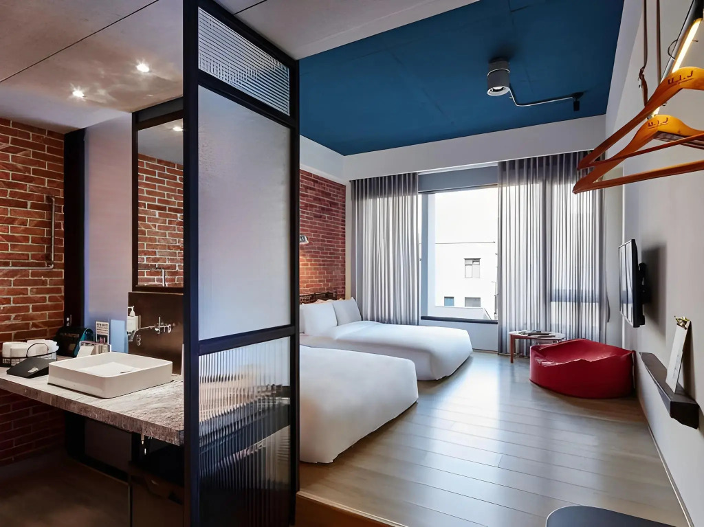 U.I.J Hotel & Hostel
