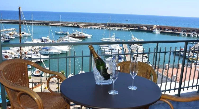 Hotel La Scogliera