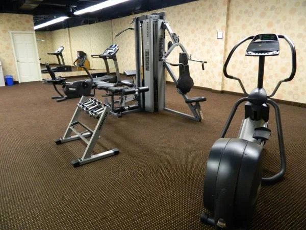堪萨斯城豪生广场会议中心酒店(Howard Johnson Plaza Kansas City Hotel & Conference Center)