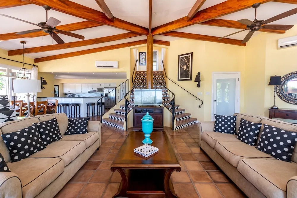 Stunning Home with Brand-New Guesthouse and Oceanview Terrace with Private Swimming Pool & Hot Tub