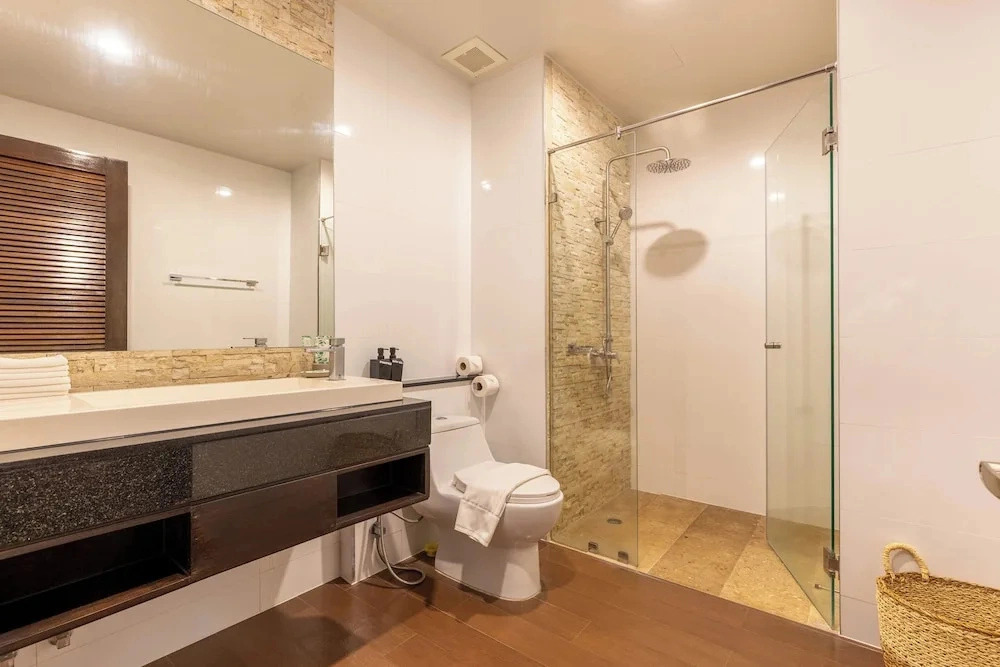 Majestic 2BR with garden view in Regent