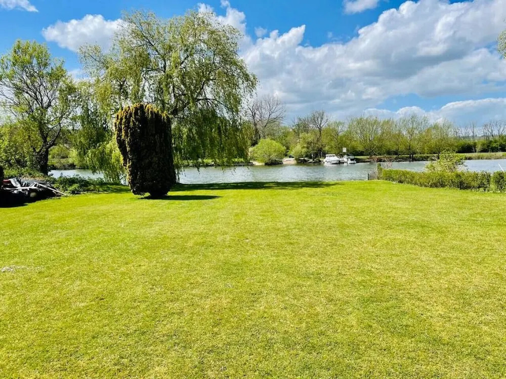 Waterfront Retreat in Hambleden