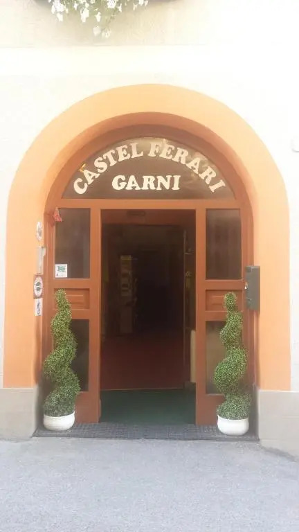 Garni Castel Ferari