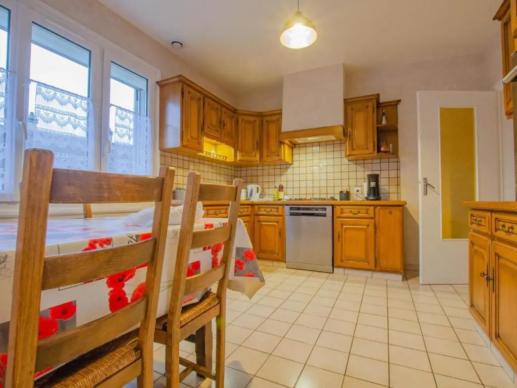 House 5 People