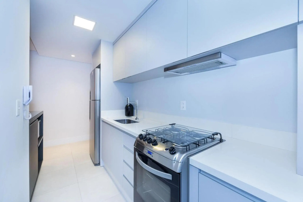 Adra 102 - Apartamento no centro de Bombinhas - Finamente mobiliado e decorado - Rooftop com piscina e academia - À poucos metros da praia