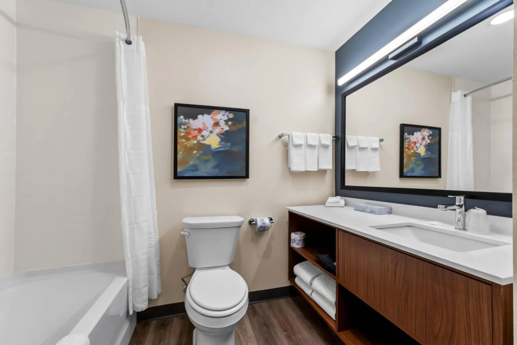 Everhome Suites San Antonio Lackland near SeaWorld by Choice Hotels