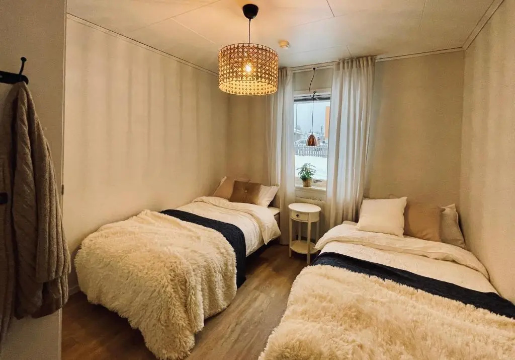 Just 5 minutes to H2green steel site 3BR apartment w/6 beds