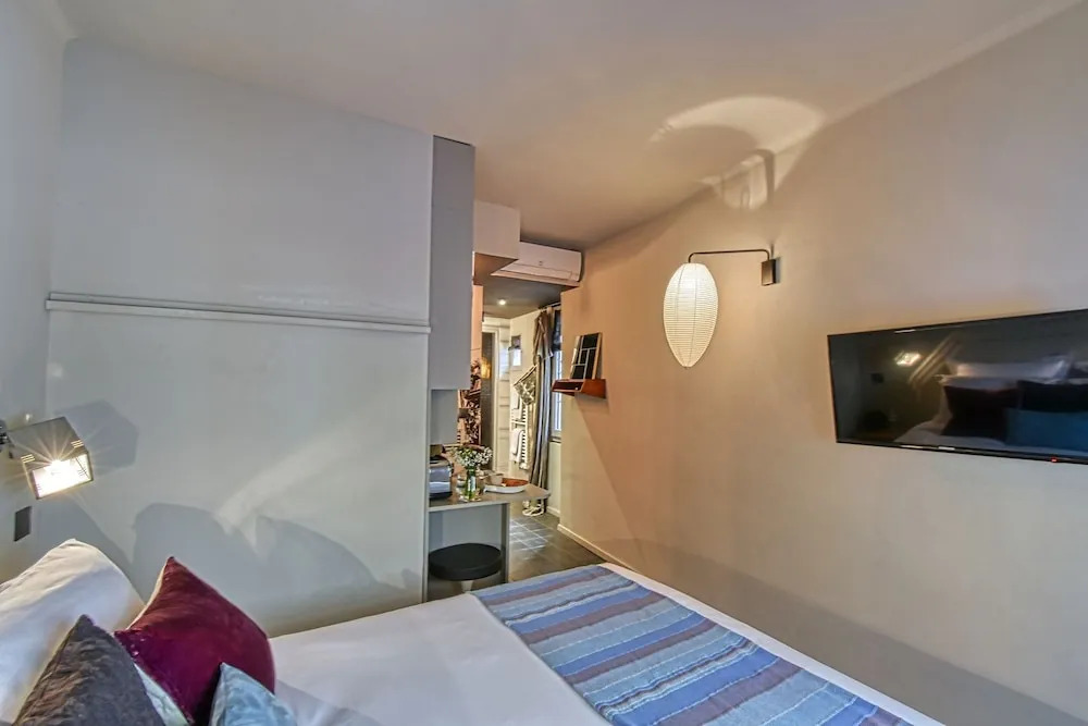 Amazing Chic Apt in Le Suquet by GuestReady