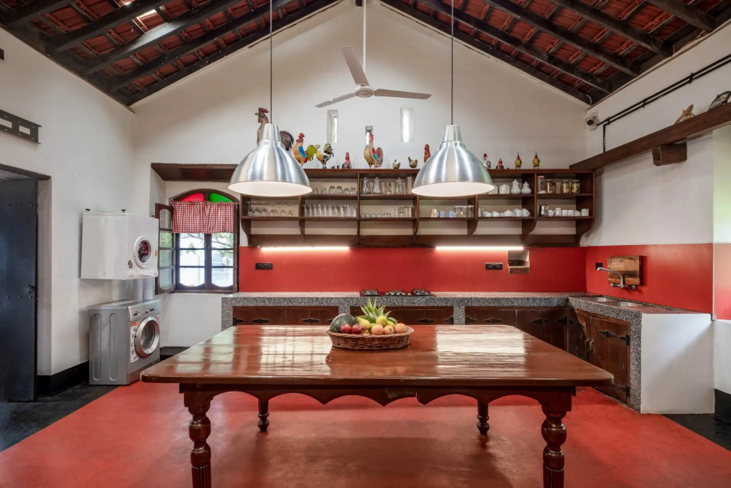 Bastora House