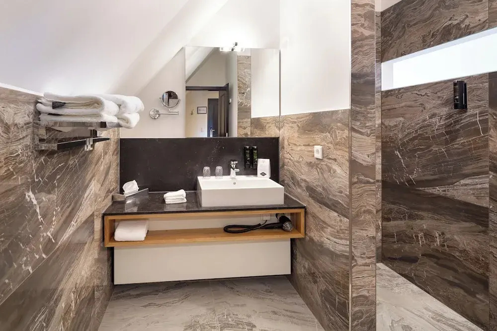 HRO Hotel Rittergut Osthoff GmbH
