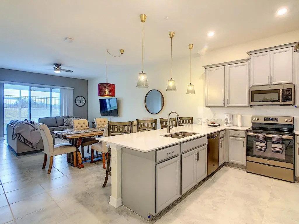 Fantastic Stylish 2BR condo in Four Corners with free Waterpark