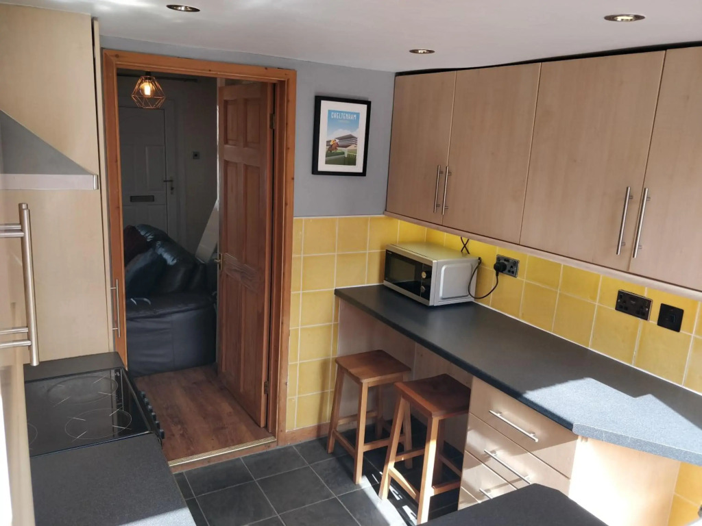 Town Centre House with free parking
