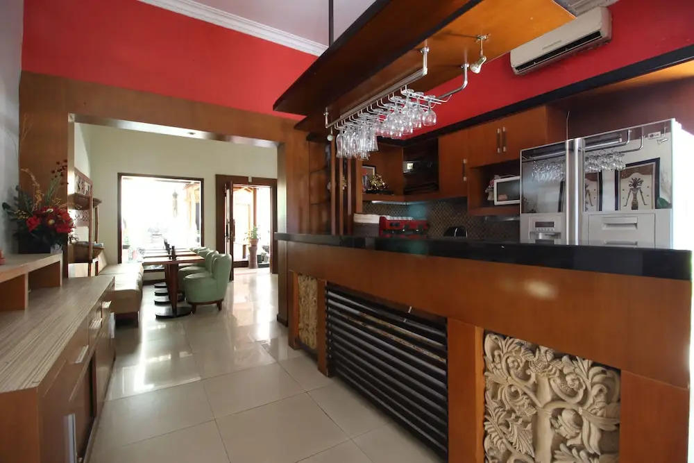 RedDoorz Plus near Tugu Jogja 2