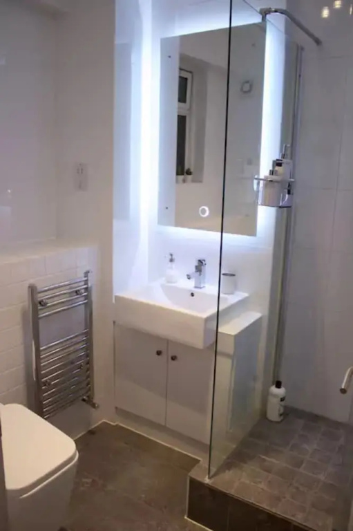 Charming 1 Bedroom Apartment in Heart of East London