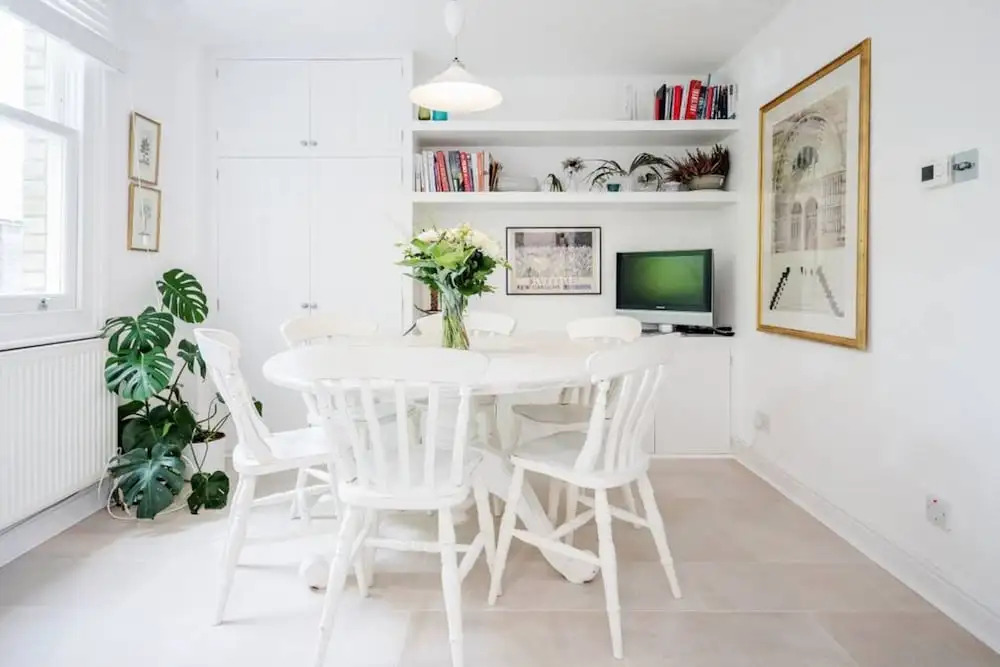 Light 2 Bedroom Flat With Roof Terrace