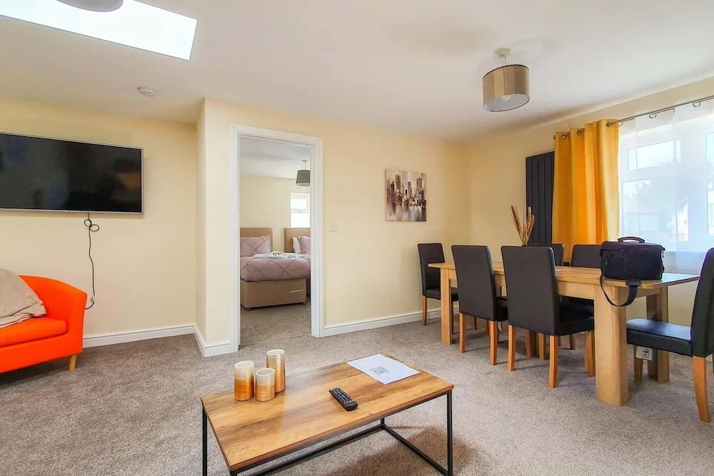 Charming 2-bed Apartment in Stroud