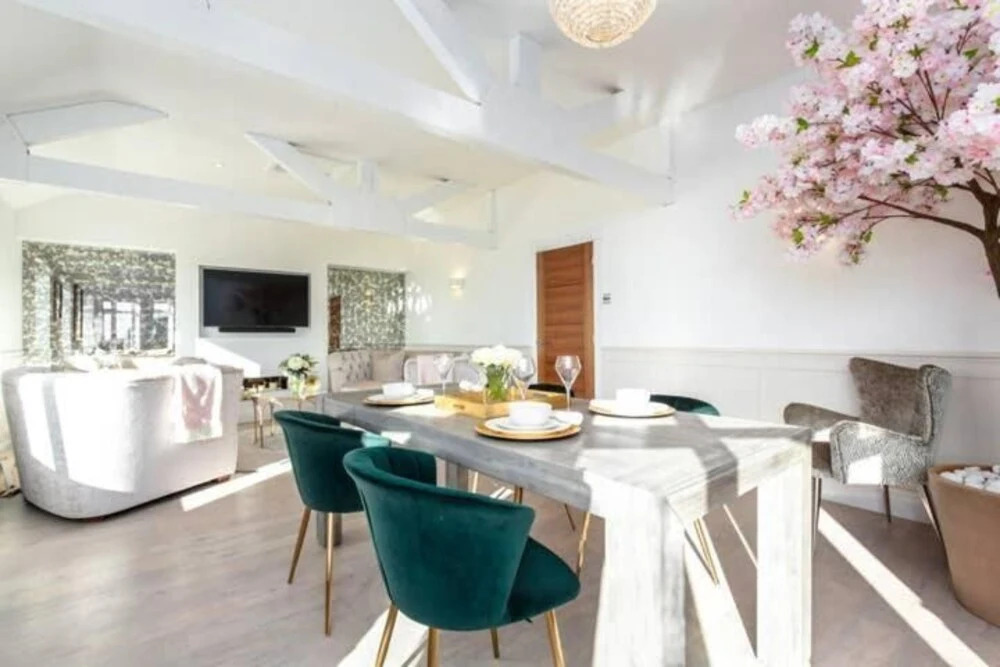 Boutique City Escape with Parking Walk Everywhere