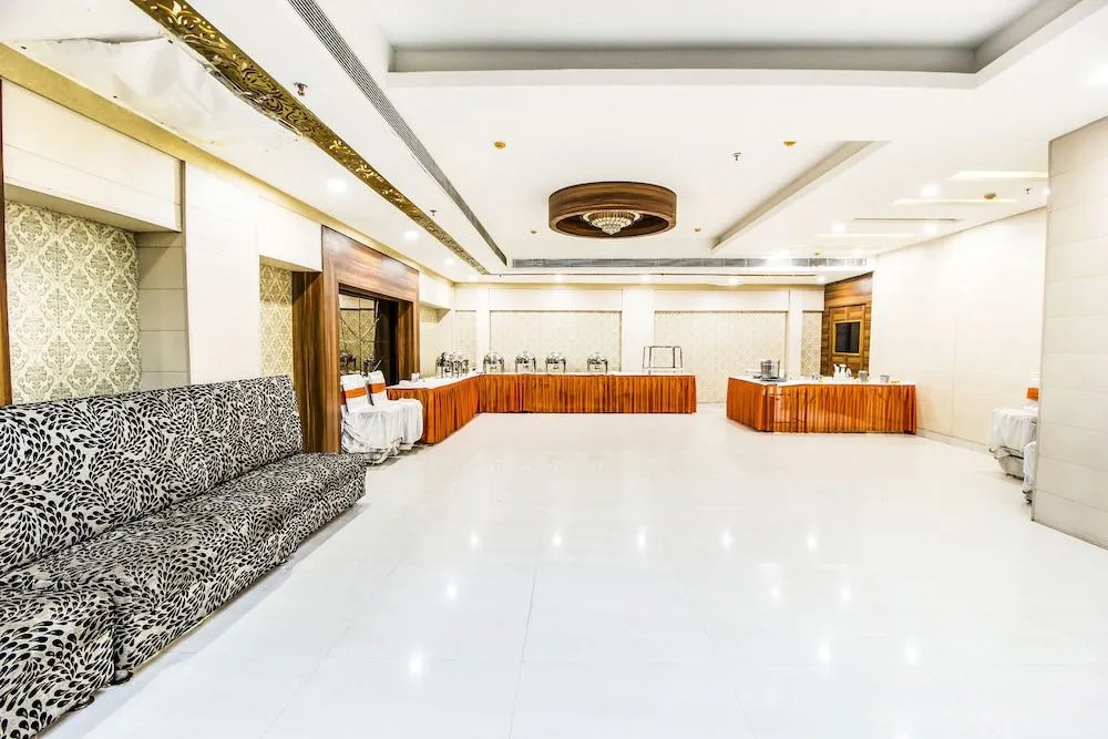 FabHotel Le Monarque Piccadily Chowk