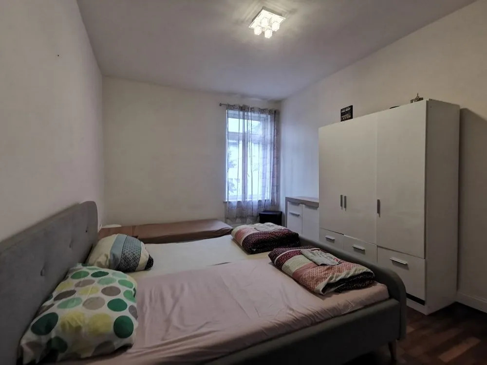 United - Hostel