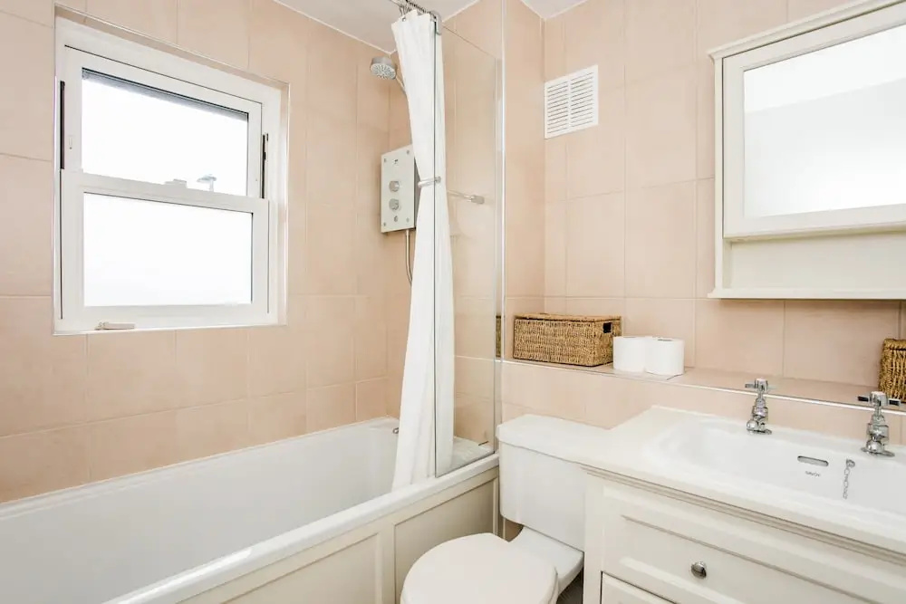 3 Bedroom House in Battersea Accommodates 5