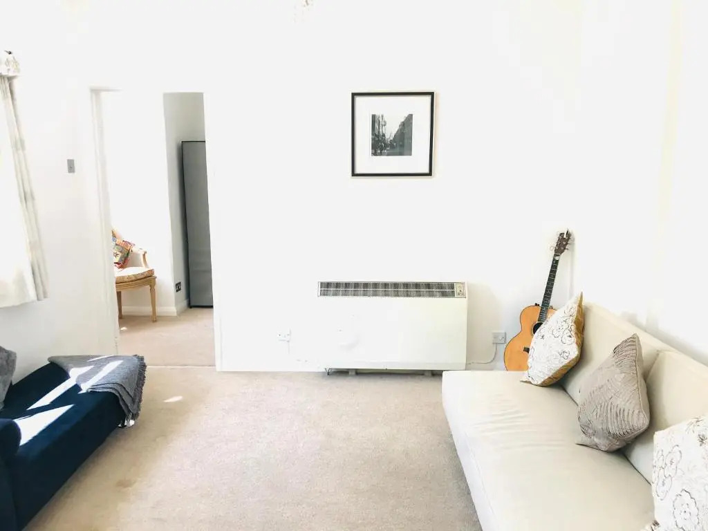 Aston Henry James Cookham Road Cosy flat close to town centre