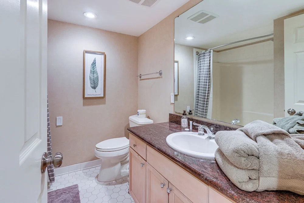 Pool Access Idyllic Sea Pines Gem, Walk to Beach