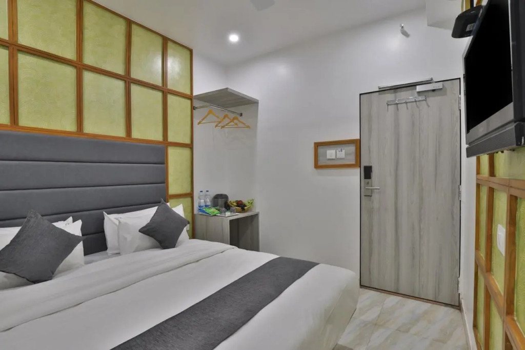 Treebo Urban, 1 Km From Railway Station