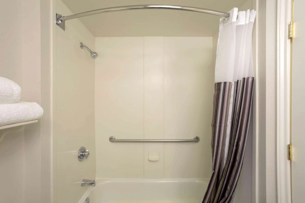 La Quinta by Wyndham St. Louis Westport