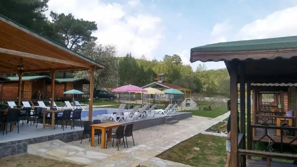 Feniks Agac Evleri