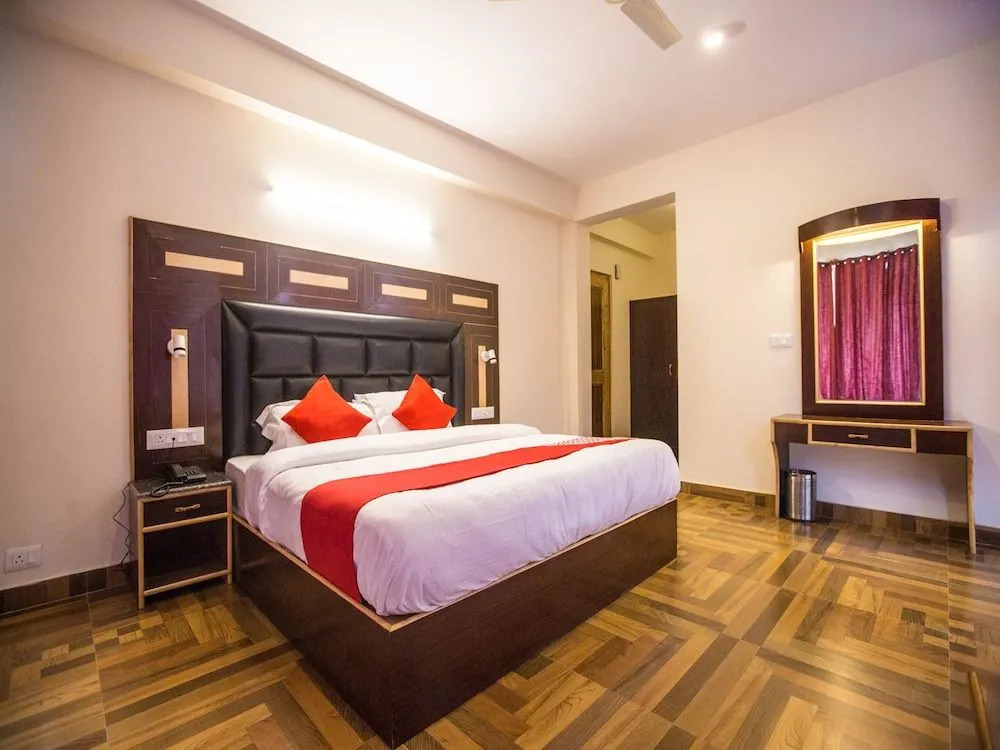 OYO 15074 Neha Regency