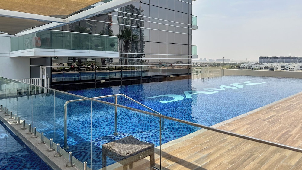 Waves - Elegant 28th Floor Studio in Carson A, Damac Hills