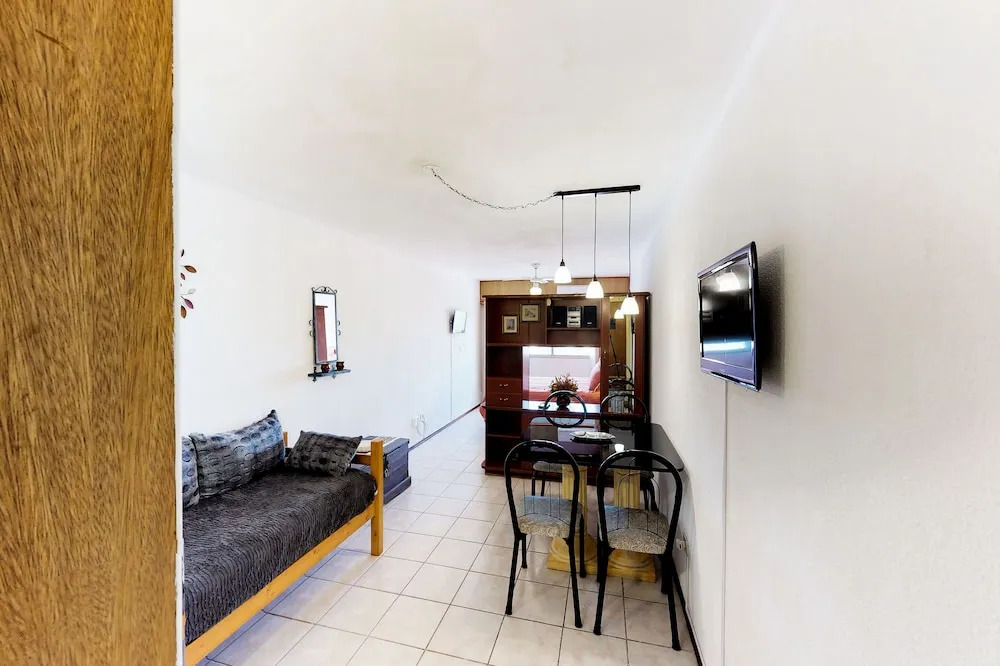 Completo Monoambiente para 3 en Avenida Italia - Edificio Luna de Mar