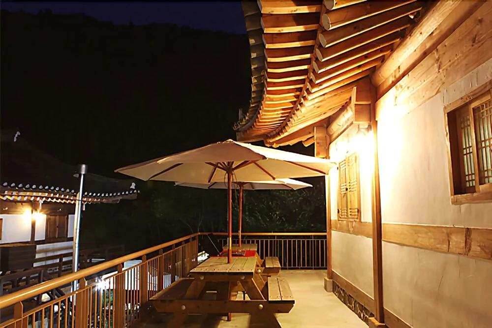 Hongcheon Giwajip View Pension