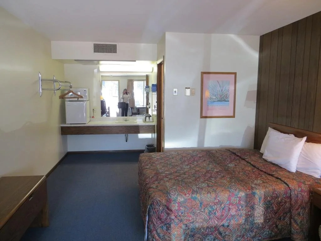 CoachLight Motel