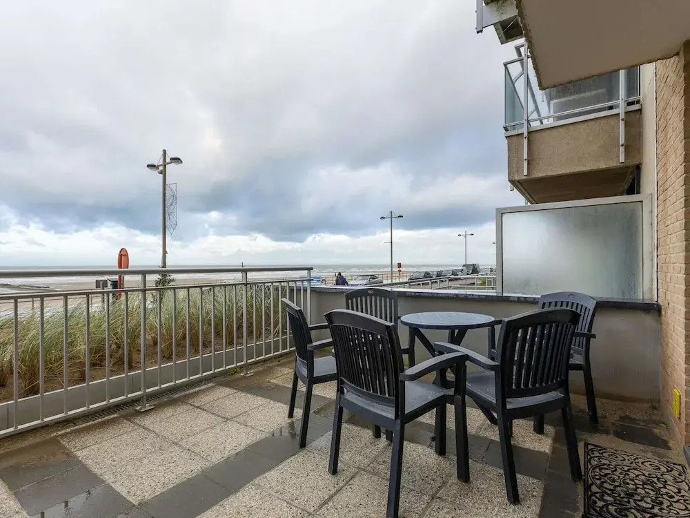Ground Floor Apartment With sea View and Garage