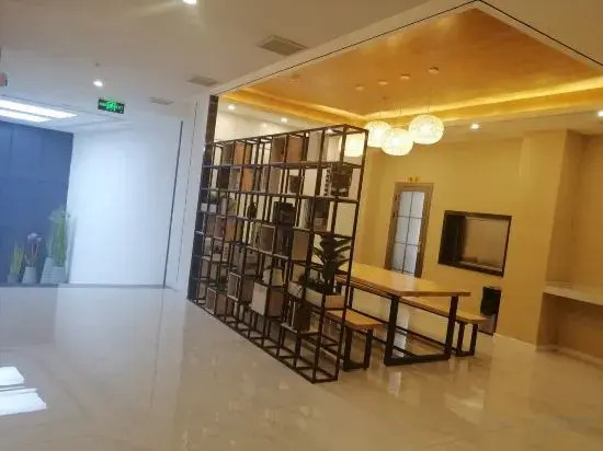 Lanxi Light Luxury Cinema Hotel (Zunyi Ningbo Road Branch)