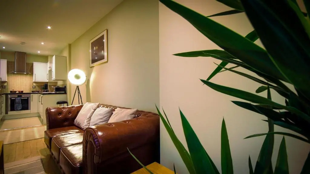 Superb City Center 1 or 2 BR Apts King Bed