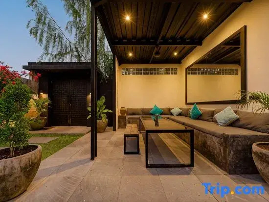 Modern Artistic 5BR Haven in Canggu Berawa