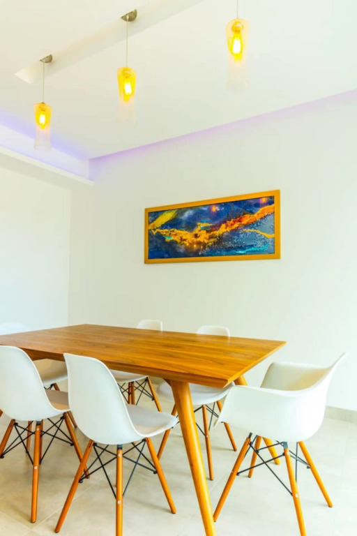 Large 2 BR Close to Beach AC Rooftop Pool