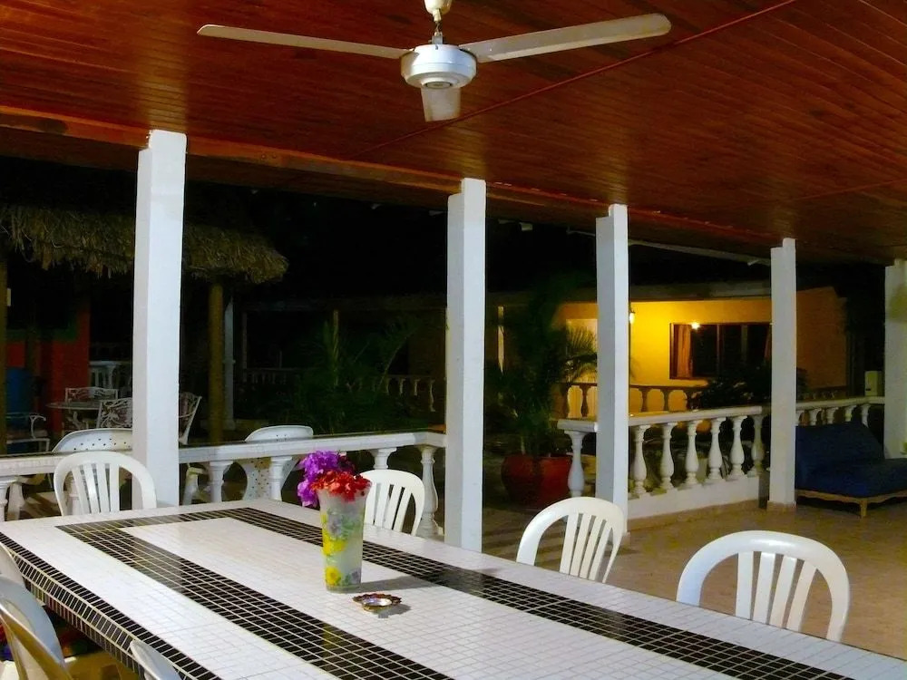 Hostal Garden House