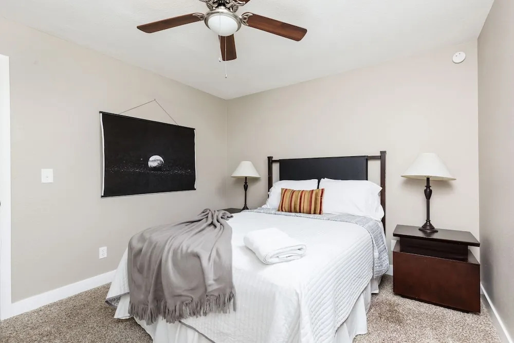 The Diamond - Private Pool / Pet Friendly / 4BD Near Arena