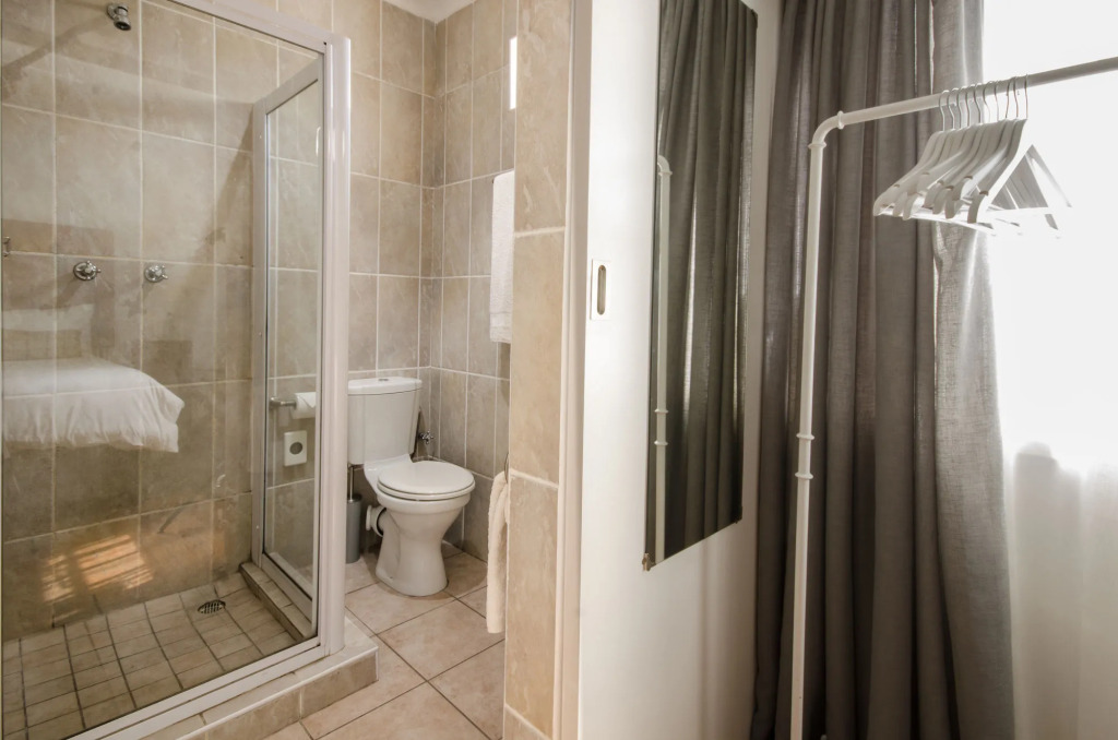 Whispering Oaks Guest House