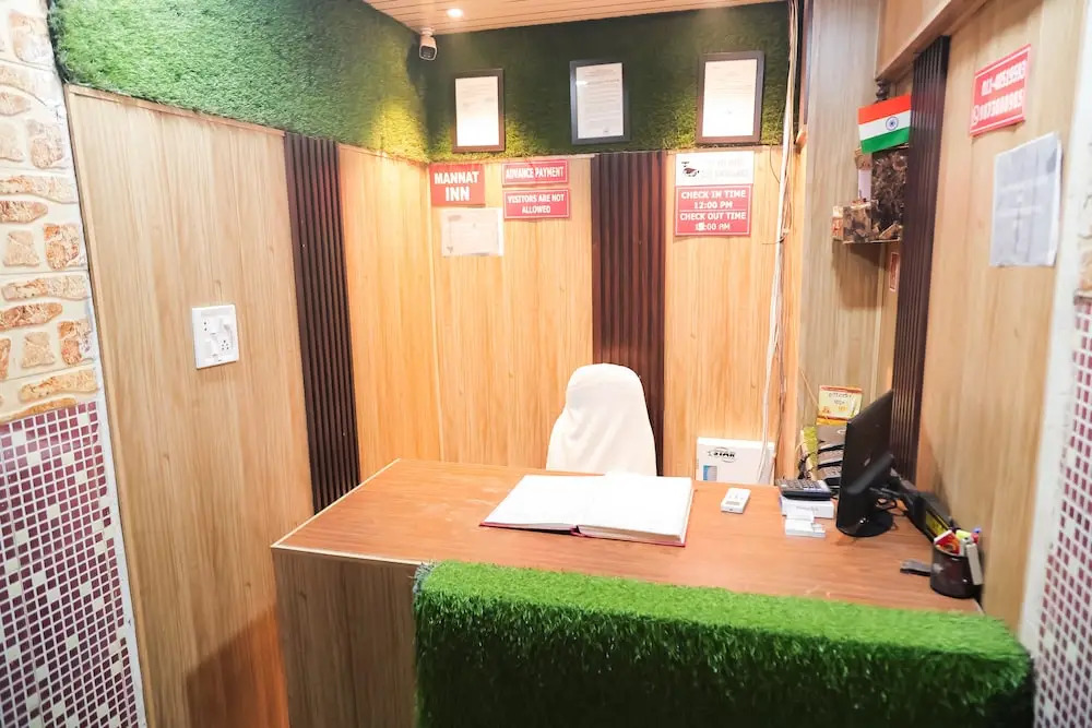 Roomshala 155 Hotel JPC