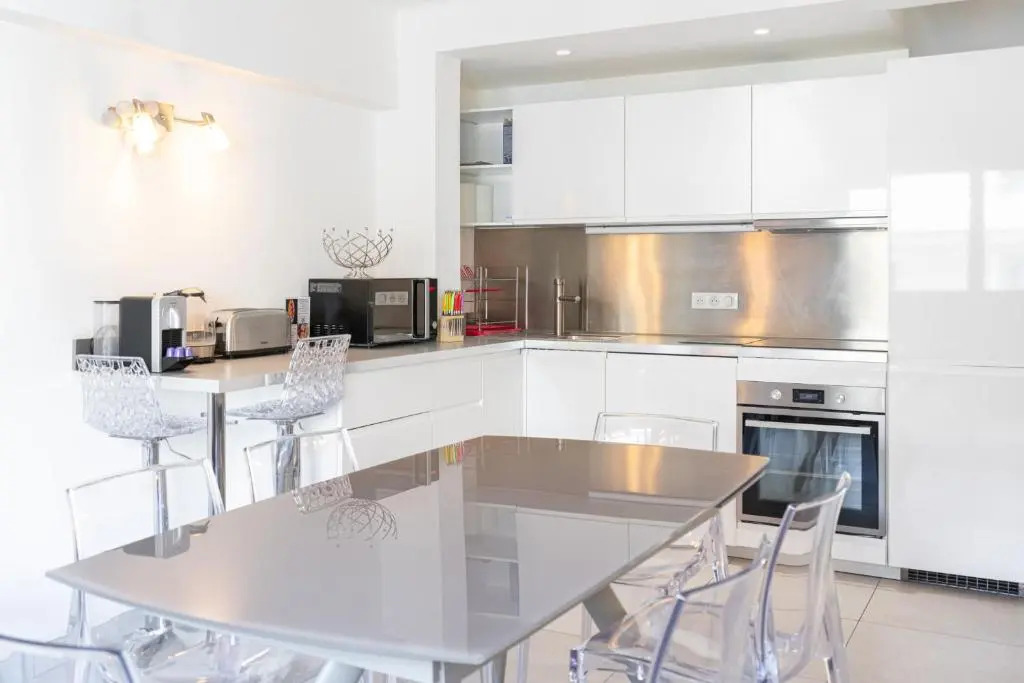 Cannes premium 3 BR 2 bath fully renovated heart of town by Olam Properties