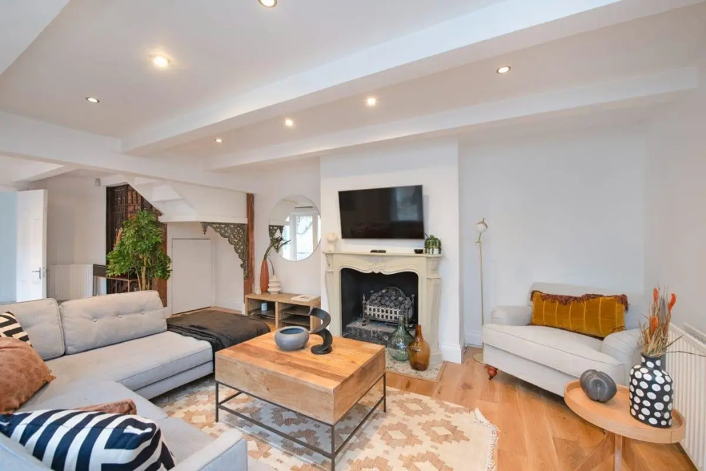 The Falkland Hideaway - Modern 2BDR with Garden