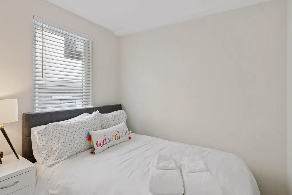 New Townhome With Stunning City and Mountain Views
