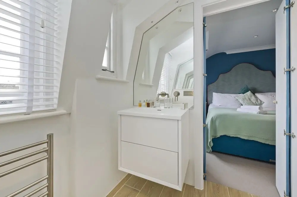 Stunning Bayswater Apartment Near Hyde Park by Underthedoormat