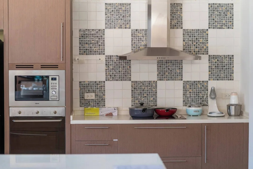 Spacious Private 4 BR Villa With a Working Office