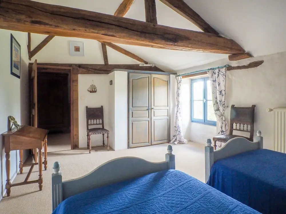 Holiday Home in Saint-Laurent-de-la-Salle with Pool