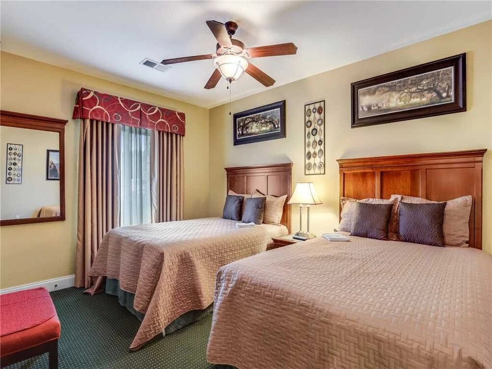 Downtown Delight, 2 Bedrooms, Pool, Hot Tub, Sleeps 6